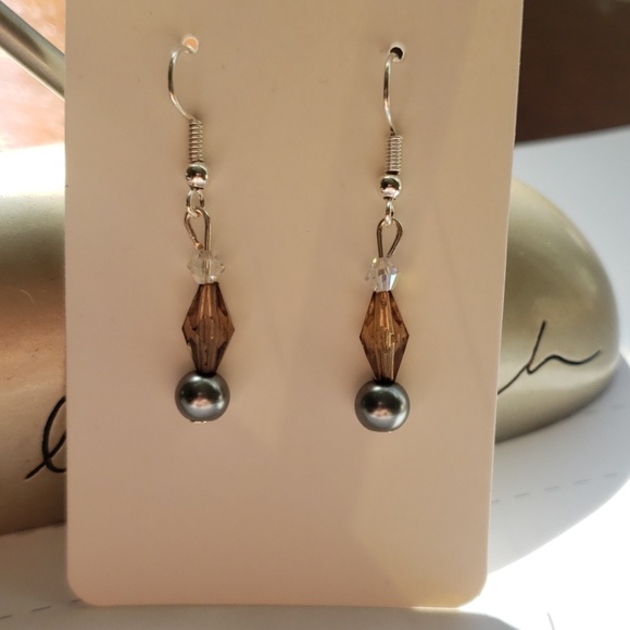 Dainty/Crystal/ & Pearl Earring's - Picture 5 of 5
